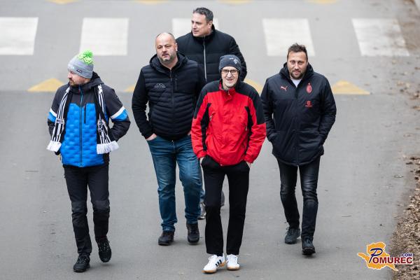 FOTO: Prihod gledalcev, ki nestrpno pričakujejo derbi