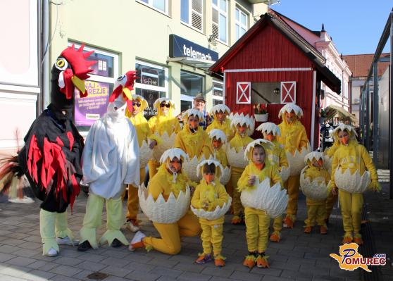 FOTO in VIDEO: Fašenk v Lotmerki privabil številne maske