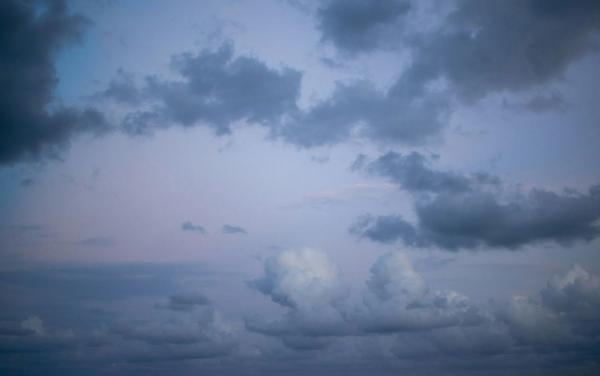 Vikend bo oblačen, v Prekmurju bo pihal okrepljen veter