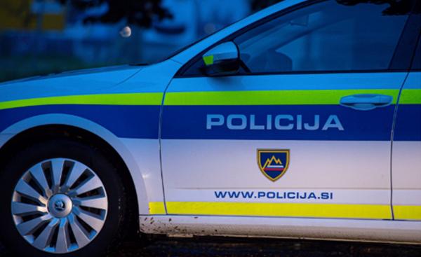 Pijan voznik trčil v drevo, utrpel je hude poškodbe