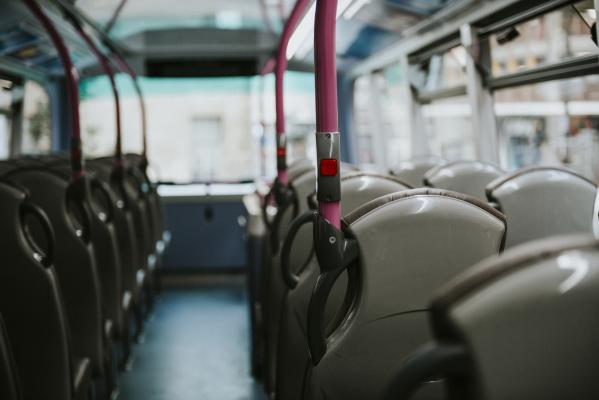  Šok v Lendavi: otrok padel skozi zasilni izhod minibusa