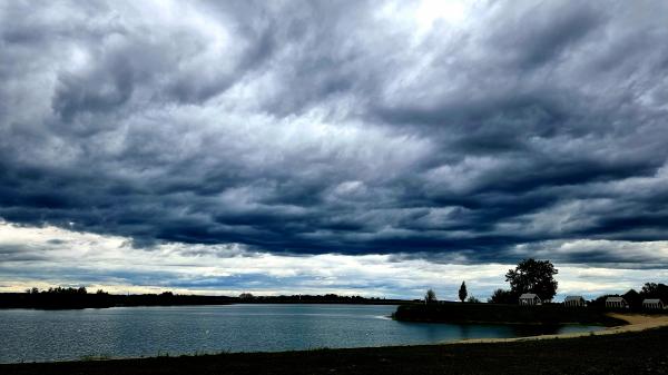 Oblačno s severovzhodnimi vetrovi, kakšen bo konec tedna?