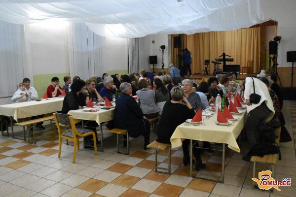 FOTO: Toplo praznovanje dneva žena prineslo veselje v Melince