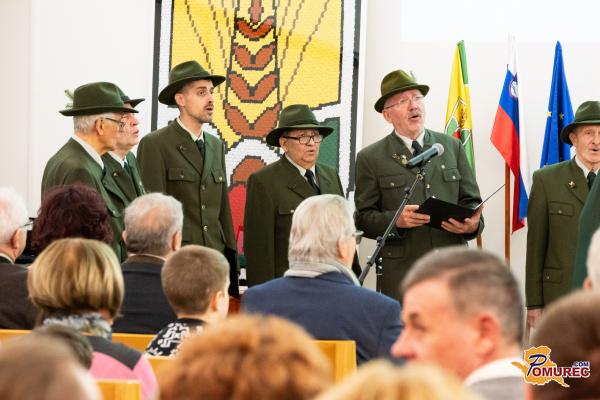 FOTO in VIDEO: Pevsko društvo Prekmurskih lovcev slavilo 40-letnico delovanja