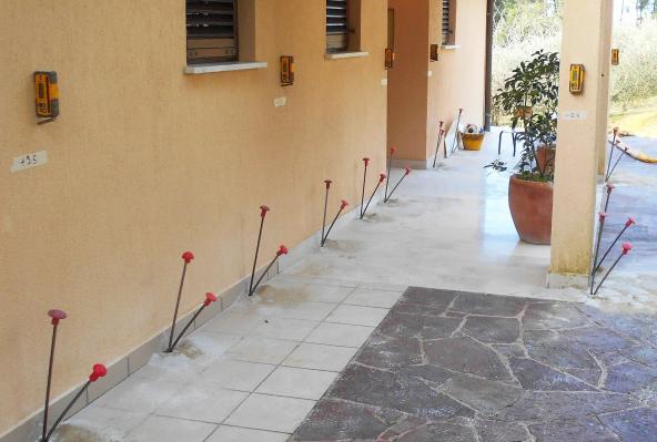 Posedeni temelji in razpoke na stenah