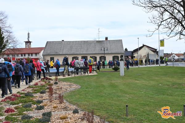 FOTO in VIDEO: Narava, gibanje in druženje na Jožefovem pohodu