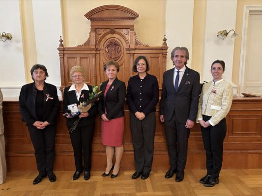 Marijana Kovacs prejela priznanje za ohranjanje slovenske kulturne dediščine