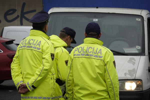 Pijan vozil traktor, ni imel niti vozniškega dovoljenja