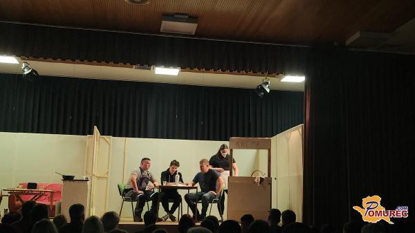 FOTO: Veseli večer na Kobilju prinesel smeh in pesem