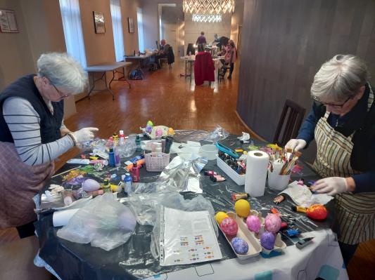 FOTO: V Lendavi ustvarili barvita velikonočna jajca