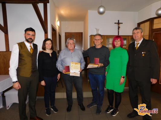 FOTO: Čebelarsko društvo Črenšovci je podelilo dve odlikovanji 