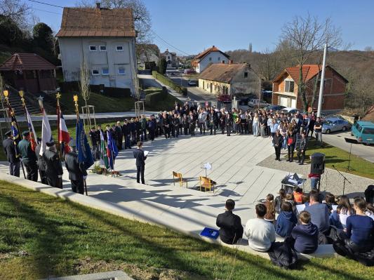 FOTO: Spominska slovesnost ob 80-letnici usmrtitve talcev