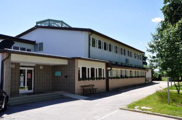 Na pustni torek šok v Pomurju: Grožnje s streljanjem sprožile izredne ukrepe v šoli