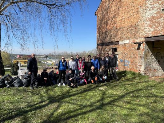 FOTO: Občinska uprava Občine Lendava prispevala k čistejšemu okolju