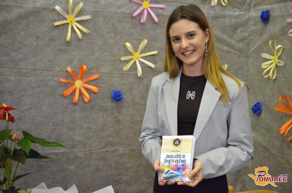 FOTO in VIDEO: Eva Novak predstavila svoj knjižni prvenec 