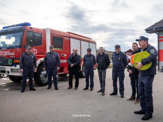 FOTO: Slovesen prihod gasilskega vozila GVC-1 v Serdico