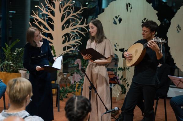 FOTO: Koncert srednjeveške ljubezenske lirike ob svetovnem dnevu poezije v Murski Soboti