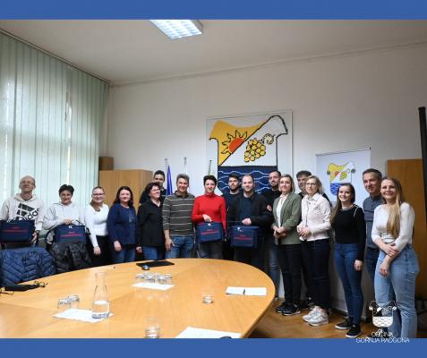 FOTO: Prvi posredovalci so dobili svojo opremo