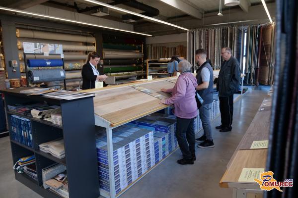 FOTO: Kemoplast ob 35-letnici odprl novi salon na Lendavski ulici