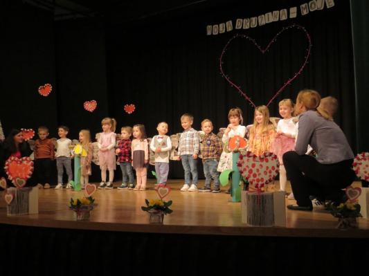 FOTO: Otroci Vrtca Križevci ogreli srca staršev in starih staršev