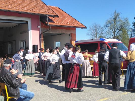 FOTO: V Hrastju-Moti so pozdravili pomlad