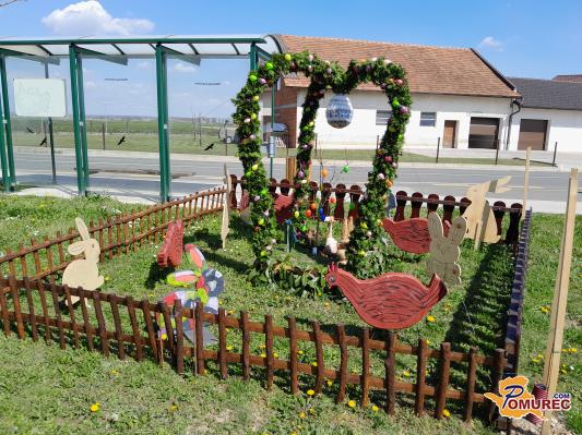 FOTO: Velikonočna dekoracija v obliki srca v Krajevni skupnosti Gomilica