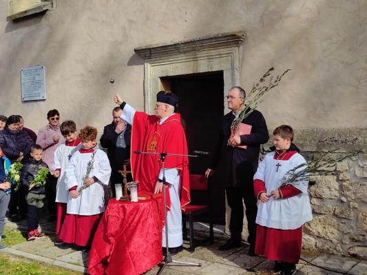 FOTO: Blagoslov novega križa pri cerkvi Sv. Trojice