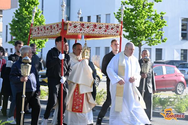 FOTO in VIDEO: V Murski Soboti odmevali spevi vstajenja