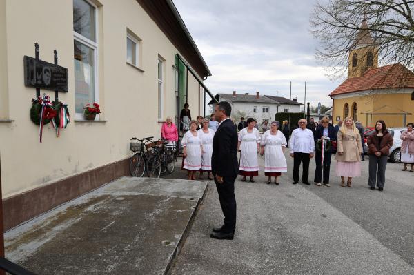 FOTO: 120 let od rojstva madžarskega pesnika