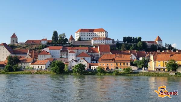 Enodnevni izlet na Ptuj: Med tišino starih zidov in šumom reke Drave