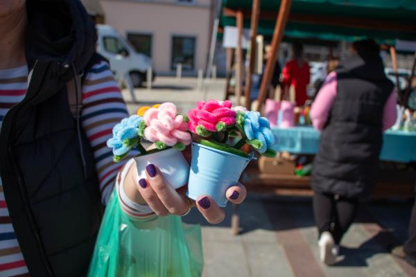 FOTO in VIDEO: Praznično vzdušje in lokalne dobrote na velikonočni tržnici