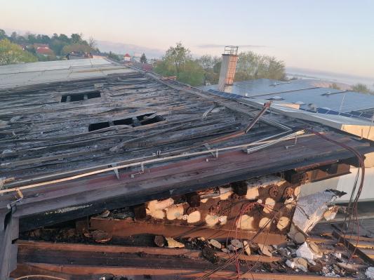 FOTO: Ostrešje Osnovne šole Beltinci, kjer je izbruhnil požar danes izgleda tako ...