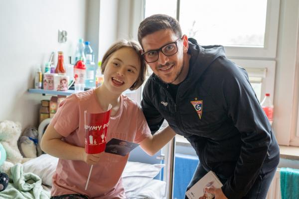 Erik Janža v bolnišnici obiskal otroke