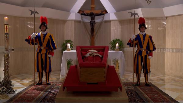 V Vatikanu bodo krsto papeža Frančiška zapečatili po starodavnem obredu