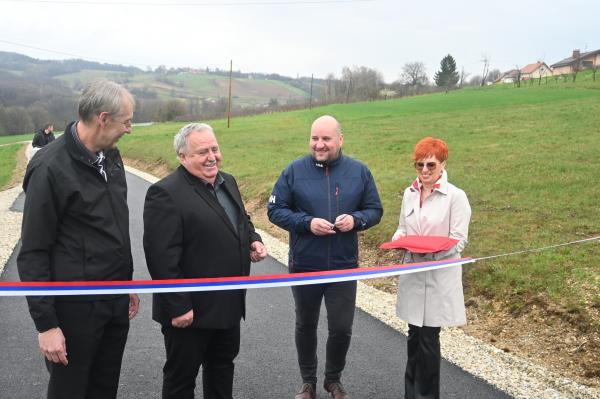 FOTO: Fokovci dobili prenovljeno cesto