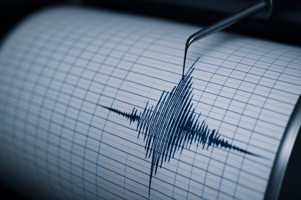 Ponoči so se stresla tla