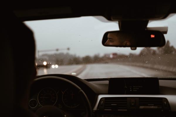 Policijska akcija v Pomurju: Odkrili ponarejene dokumente in zasegli vozila