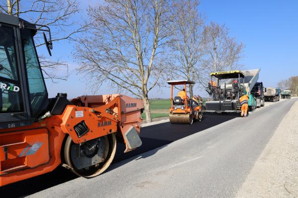 FOTO: Začetek asfaltiranja na odseku Čentiba – Dolina