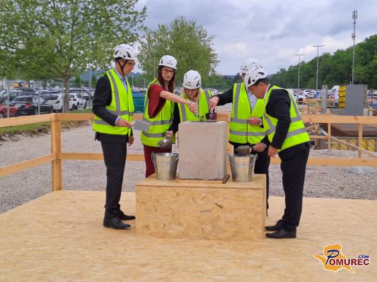 FOTO: Temelj za prihodnost: v Lendavi raste nov visokotehnološki laboratorij Sandoza