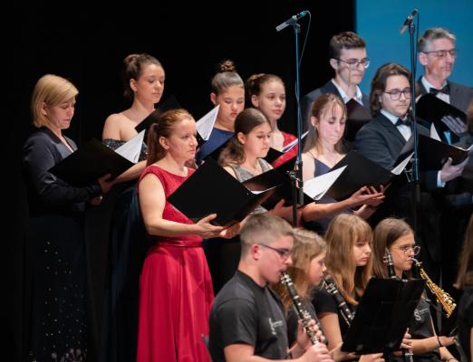 FOTO: Glasbeni večer mladih talentov zazvenel v Gledališču Park