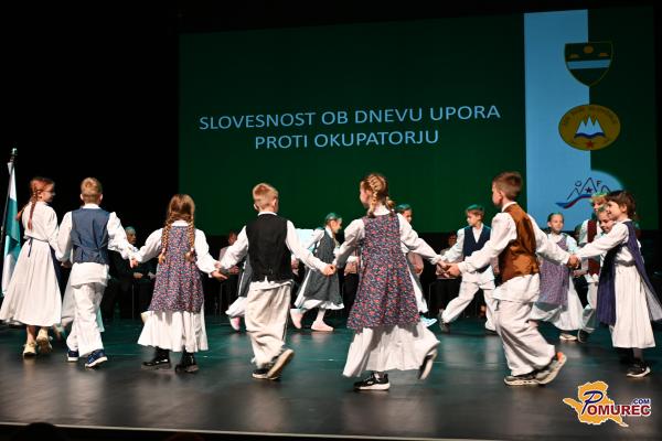 FOTO in VIDEO: Proslava ob dnevu upora proti okupatorju v objemu kulture in spomina