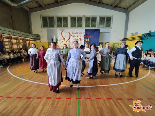 FOTO: Odranci praznovali s pesmijo, plesom in skupnostjo