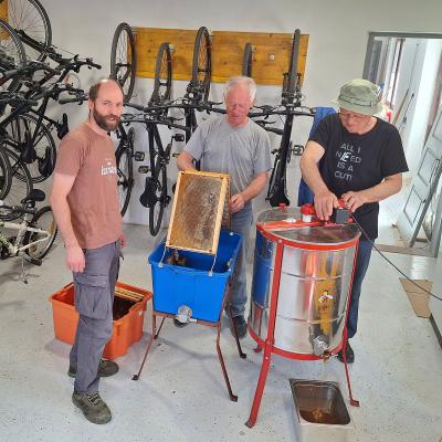 V Salezijanskem Zavodu Marianum Veržej so točili prvi letošnji med