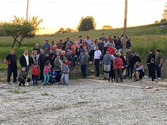 FOTO: Budnica že ob zori prebudila Šulince, postavili tudi mlaj
