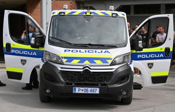 Policisti obravnavali nekaj vlomov, tudi primer grožnje