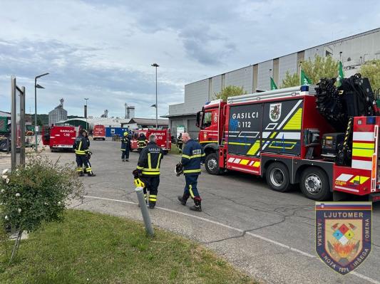 Policisti obveščeni o požaru v Ljutomeru, posredovala štiri gasilska društva