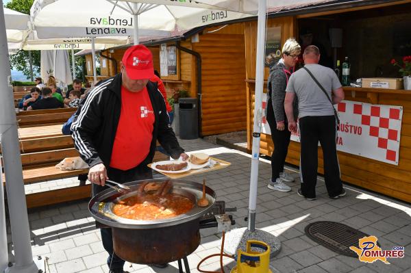 FOTO in VIDEO: Tradicionalne jedi in živa kuhinja navdušile v Lendavi