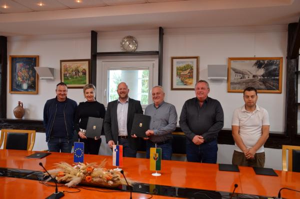 Podpis pogodb za izgradnjo kanalizacije Vaneča – 1. faza