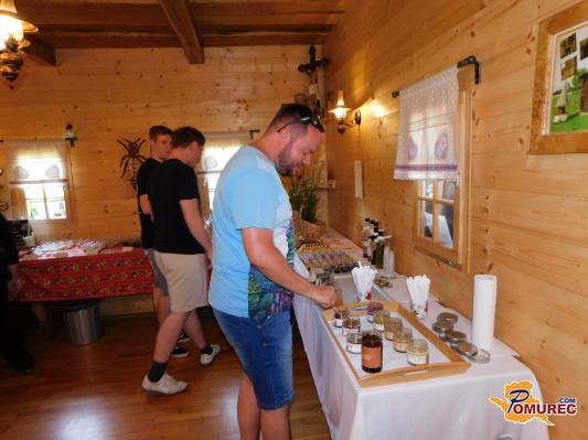 FOTO: Kulinarično medeno razvajanje na Čebelarstvu Tigeli v Veržeju
