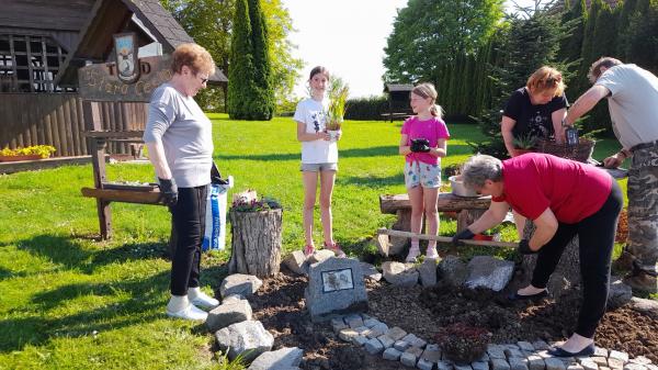 FOTO: Cvetlična zgodba v poklon Turistični zvezi Slovenije